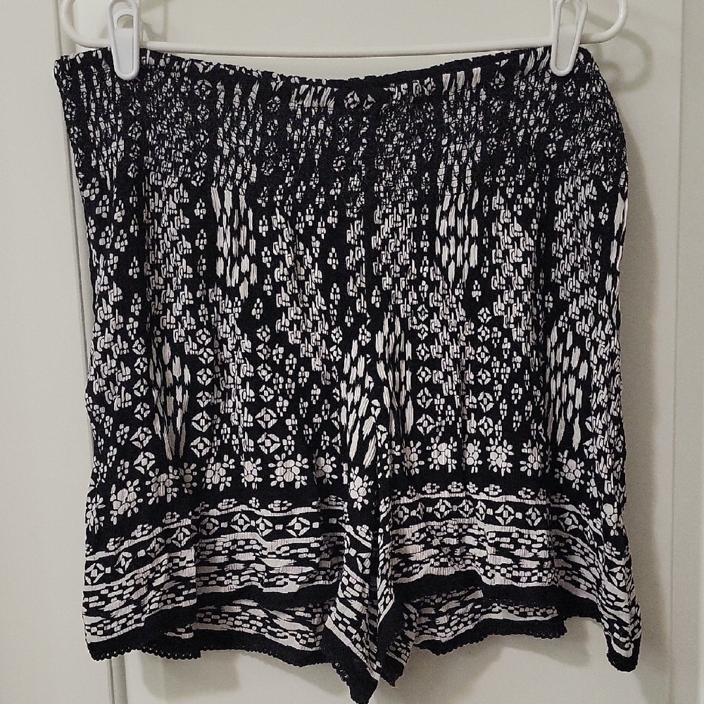 Black and White Flowy Women's Shorts